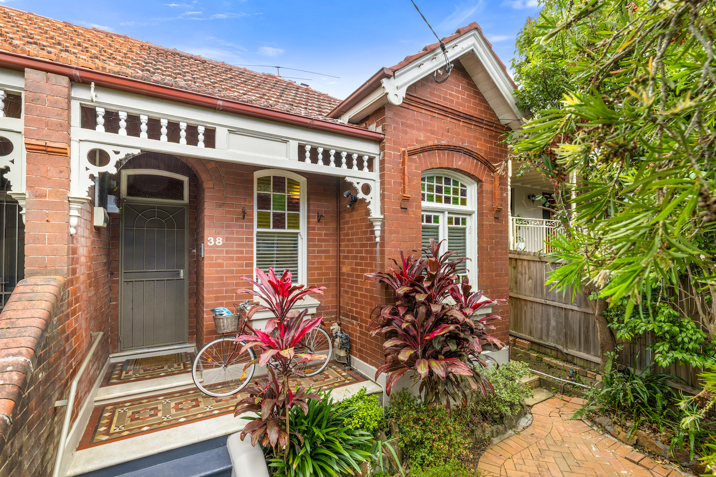 Federation home located in highly sought after Petersham Pocket.